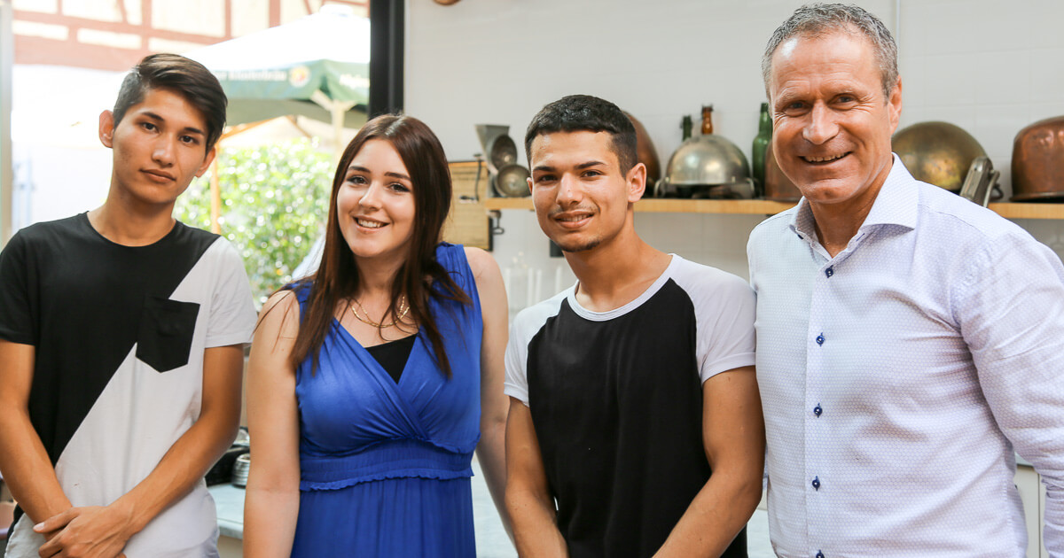 Drei Neue Azubis Lernen Das Friseurhandwerk Bei Daniel Schmid Friseure In Reutlingen Ihr Friseur In Reutlingen Daniel Schmid