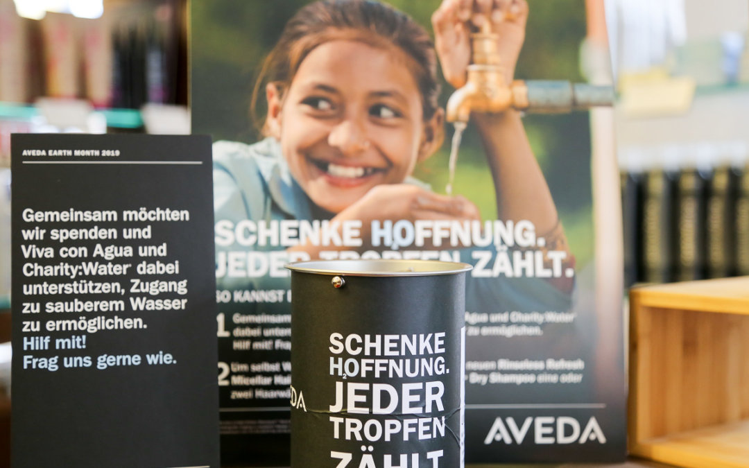 Schenken Sie Wasser beim Friseur
