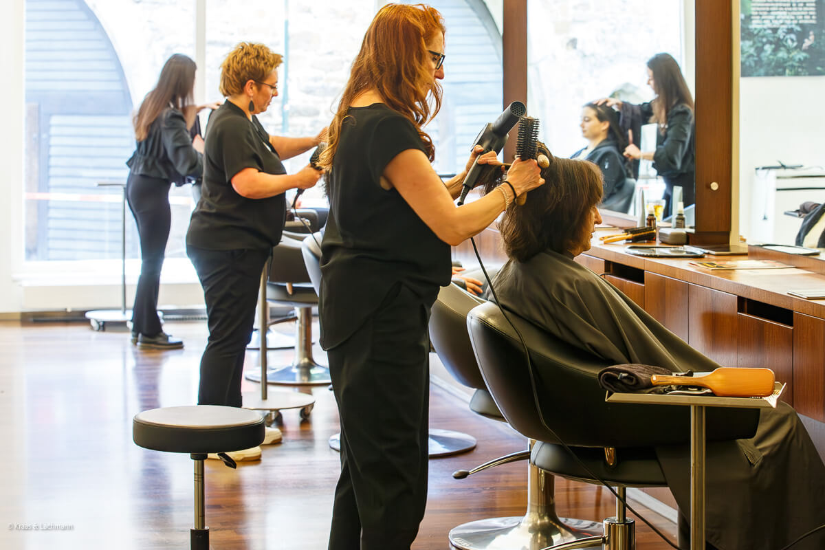 Der Friseurberuf ist einer der ältesten und schönsten Berufe – und nicht von KI bedroht